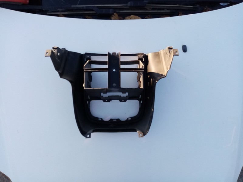 Recambio de mascara central de salpicadero para mercedes vaneo (w414) furgoneta compacta referencia OEM IAM A4146890073  