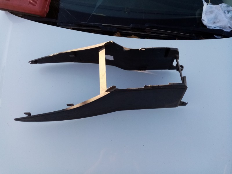 Recambio de mascara central de salpicadero para mercedes vaneo (w414) furgoneta compacta referencia OEM IAM A4146830008  