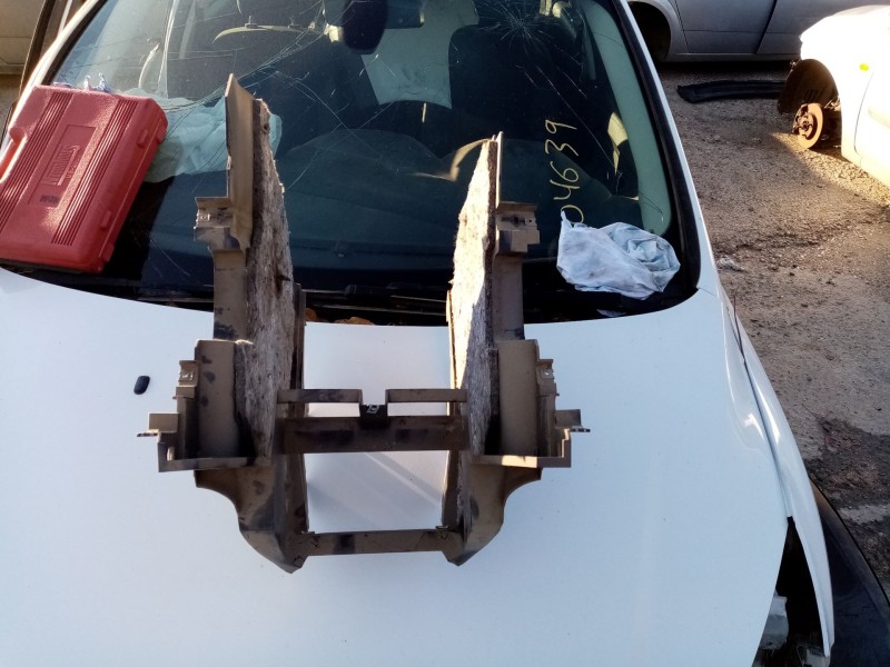 Recambio de mascara central de salpicadero para mercedes vaneo (w414) furgoneta compacta referencia OEM IAM 4146890173  