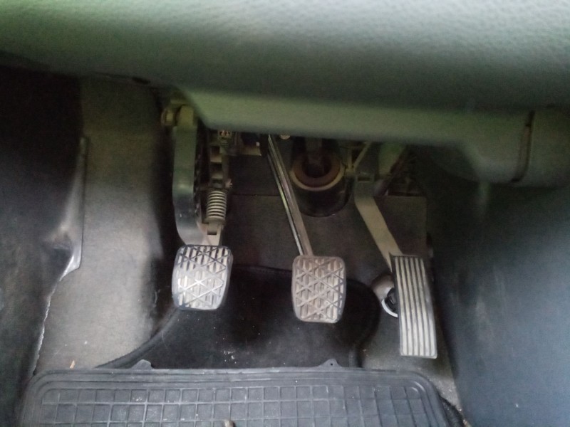 Recambio de pedal embrague para mercedes vaneo (w414) furgoneta compacta referencia OEM IAM A1682902601 400400B 