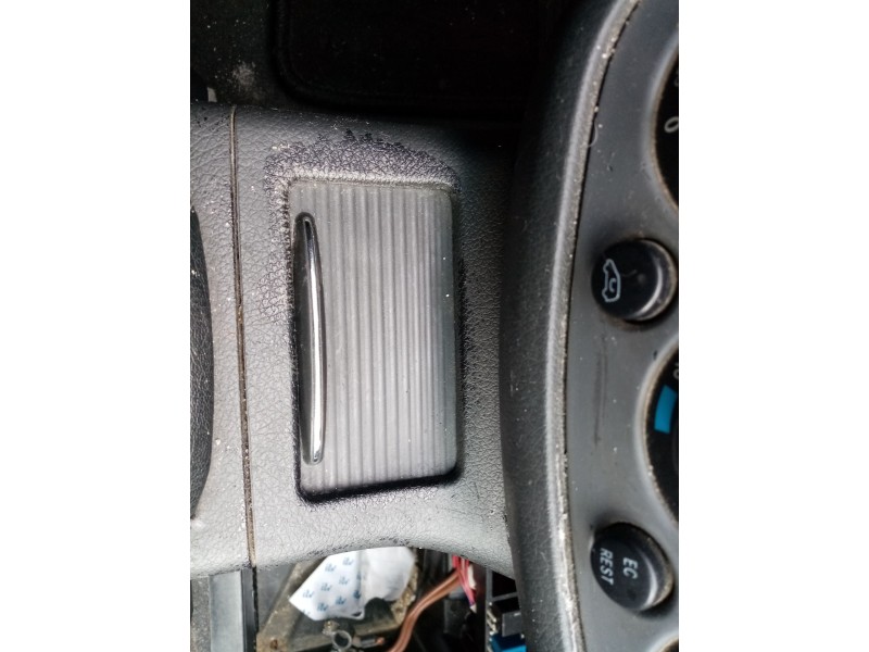 Recambio de cenicero para mercedes vaneo (w414) furgoneta compacta referencia OEM IAM A1688130002  