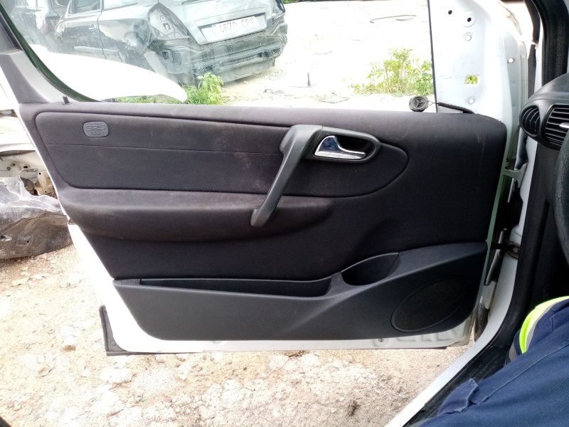 Recambio de guarnecido puerta delantera izquierda para mercedes vaneo (w414) furgoneta compacta referencia OEM IAM A4147200170  