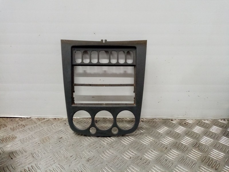 Recambio de mascara central de salpicadero para mercedes vaneo (w414) furgoneta compacta referencia OEM IAM 4146890239  