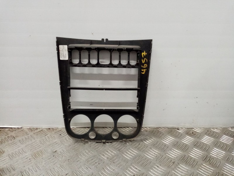 Recambio de mascara central de salpicadero para mercedes vaneo (w414) furgoneta compacta referencia OEM IAM 4146890239  