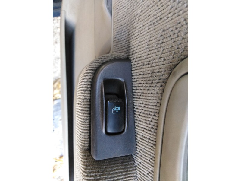 Recambio de mando elevalunas trasero derecho para hyundai trajet (fo) 2.0 crdi gls referencia OEM IAM 621W10100  