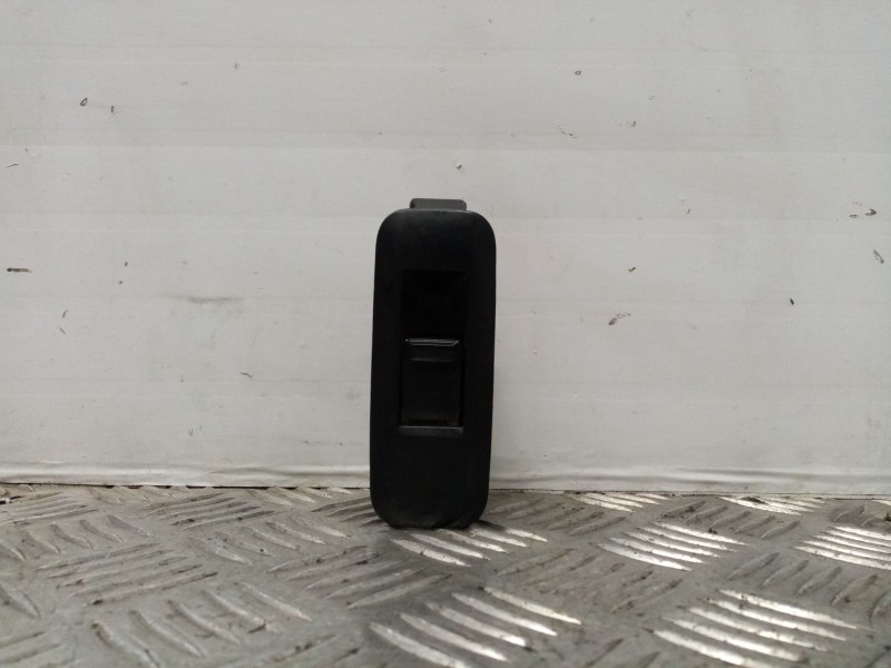 Recambio de mando elevalunas delantero derecho para nissan primera berlina (p12) referencia OEM IAM 25411AV600  