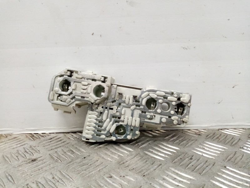 Recambio de portalamparas para volkswagen passat berlina (3b3) advance referencia OEM IAM 3B5945258B 28408009  Recambio de portalamparas para volkswagen passat berlina (3b3) advance referencia OEM IAM 3B5945258B 28408009