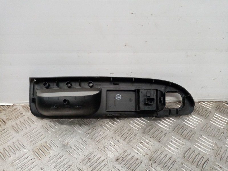 Recambio de mando elevalunas delantero izquierdo para volkswagen passat berlina (3c2) referencia OEM IAM   