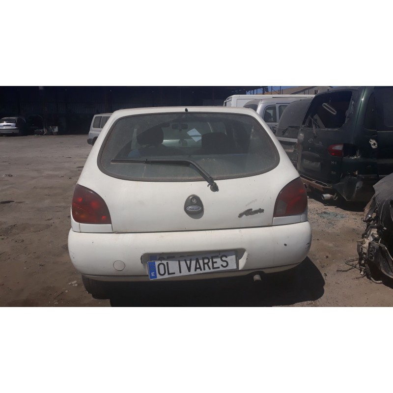 ford fiesta berlina del año 1996