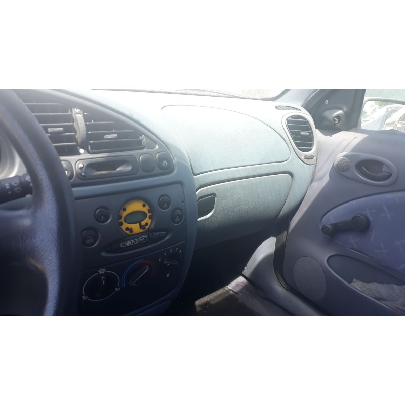 ford fiesta berlina del año 1996