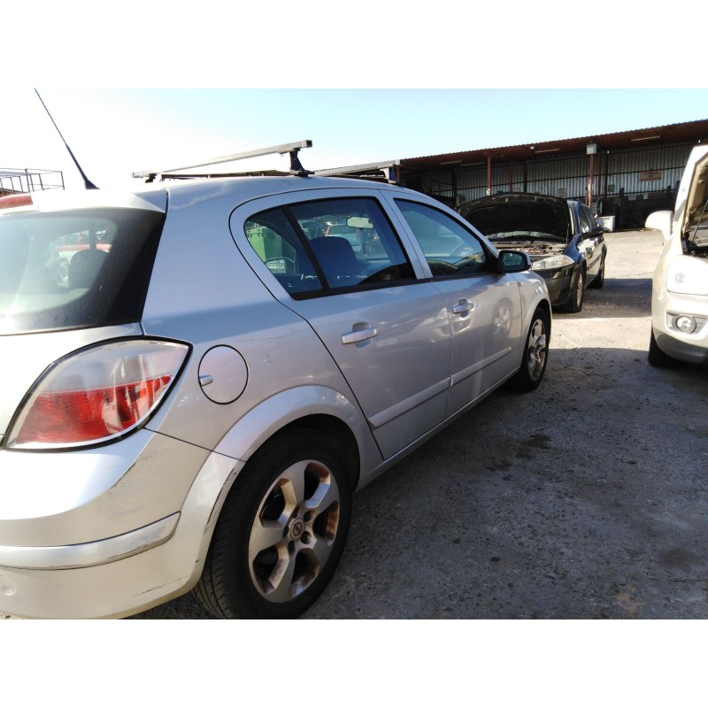 opel astra h berlina del año 2004