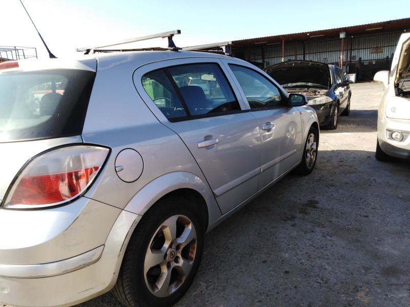 opel astra h berlina del año 2004