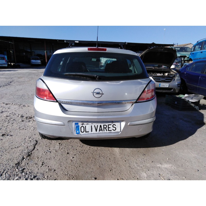 opel astra h berlina del año 2004