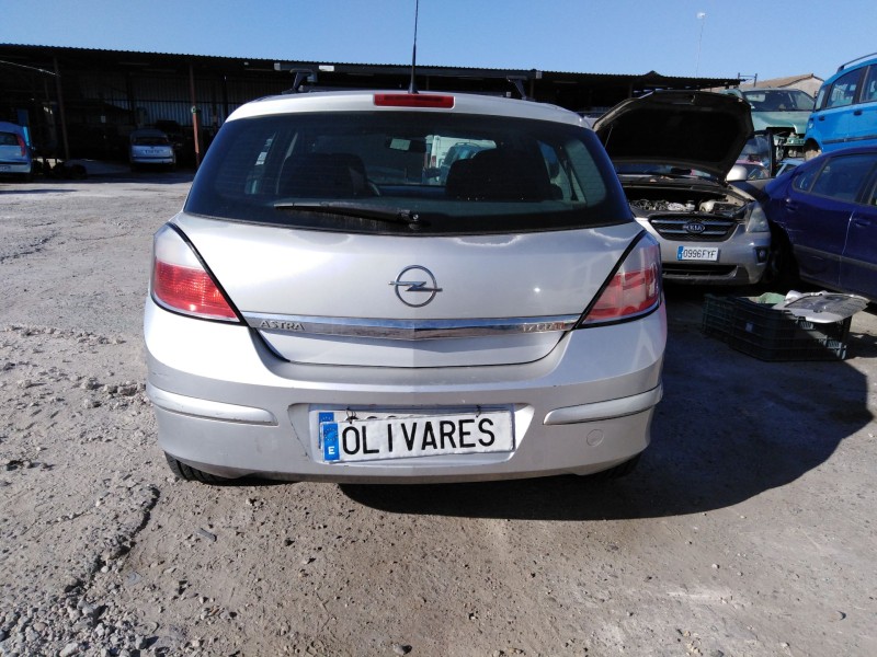 opel astra h berlina del año 2004