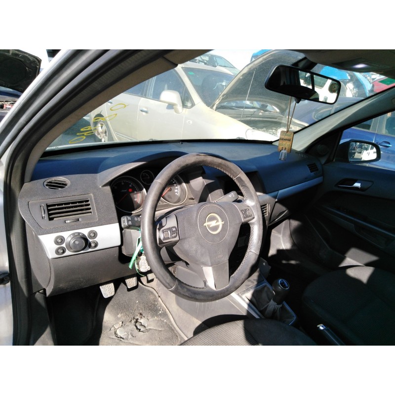 opel astra h berlina del año 2004