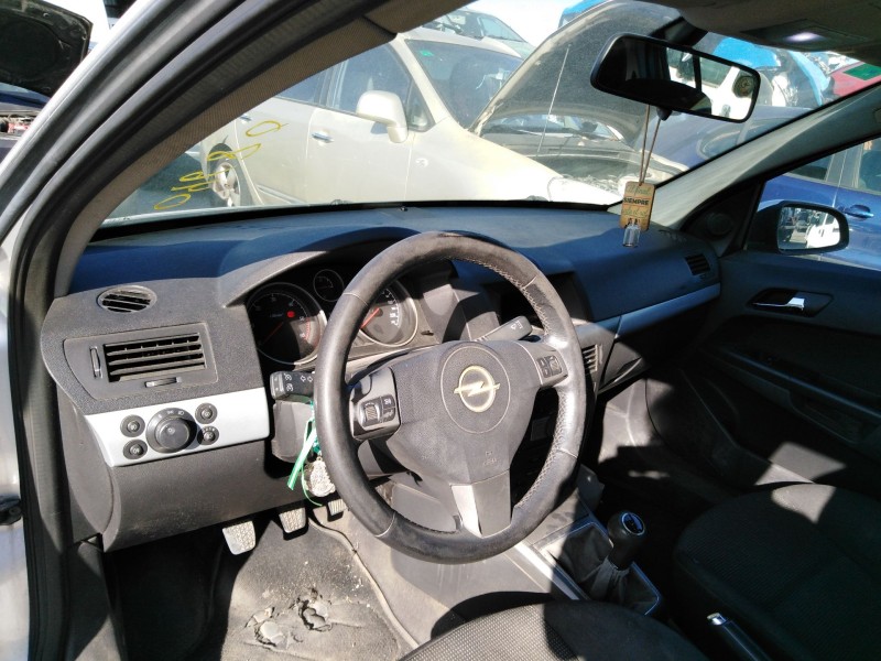 opel astra h berlina del año 2004