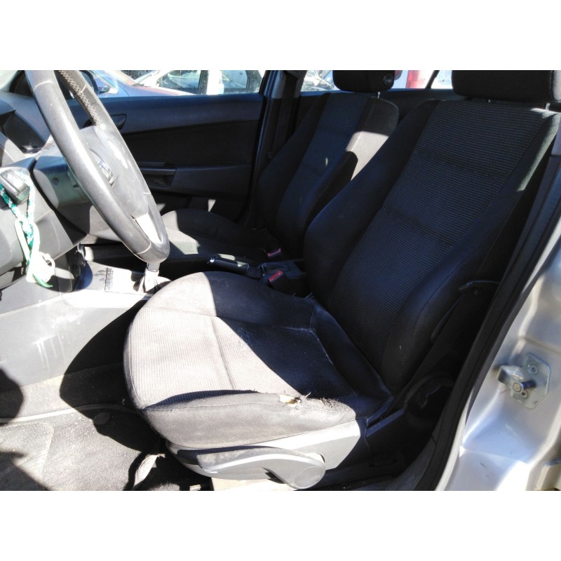 opel astra h berlina del año 2004