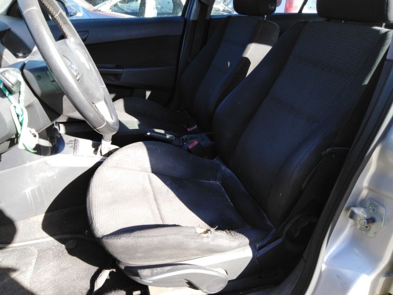 opel astra h berlina del año 2004