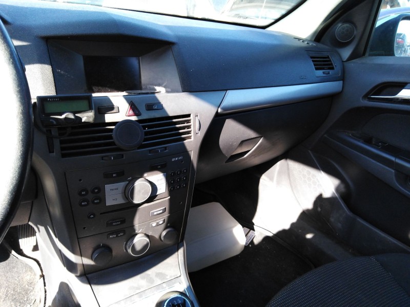 opel astra h berlina del año 2004