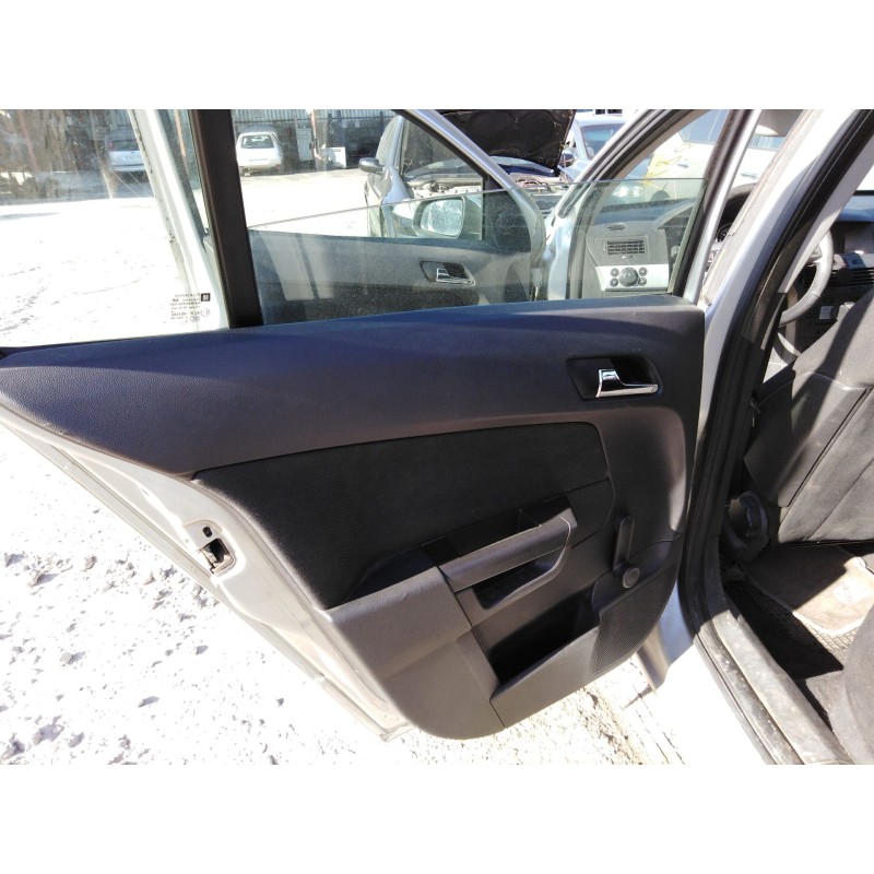 opel astra h berlina del año 2004