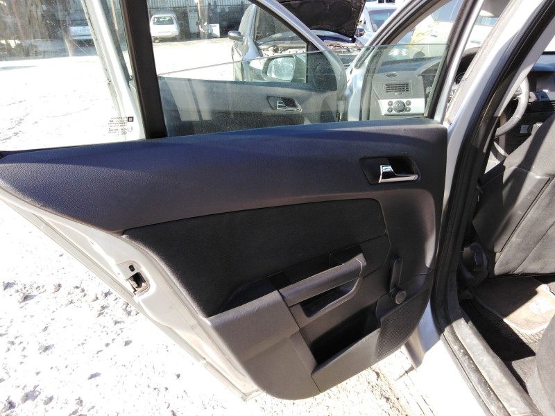 opel astra h berlina del año 2004