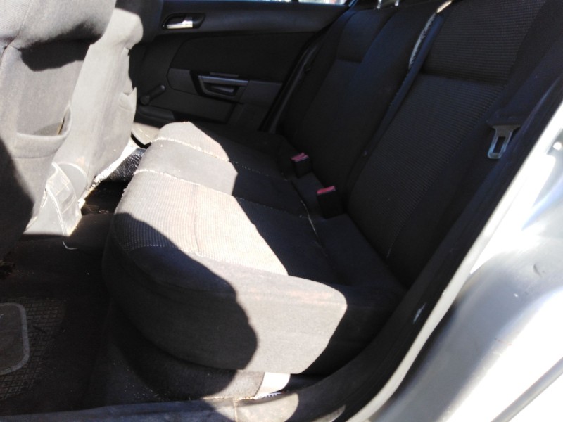 opel astra h berlina del año 2004
