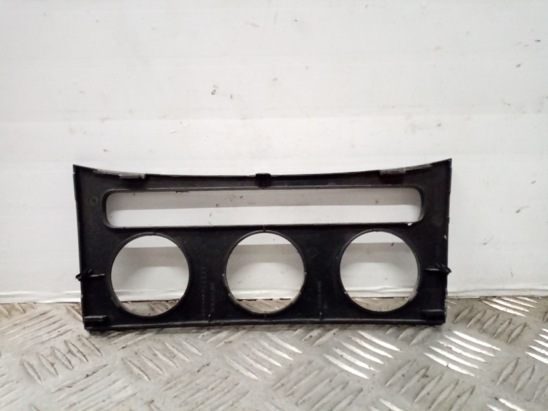 Recambio de mascara central de salpicadero para volkswagen passat berlina (3c2) referencia OEM IAM 3C0863100  