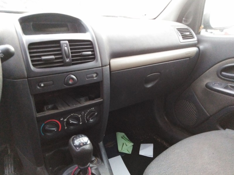 renault clio ii fase ii (b/cb0) del año 2001