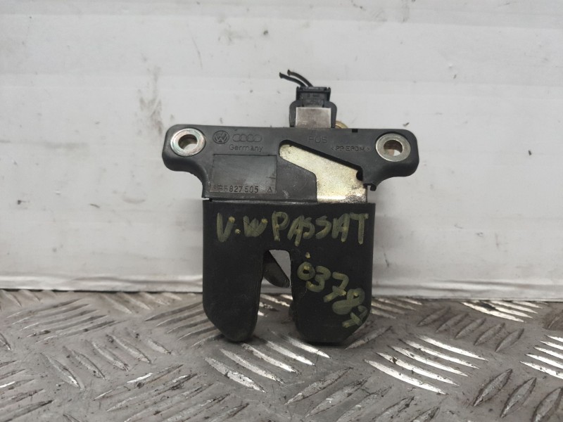 Recambio de cerradura maletero / porton para volkswagen passat berlina (3b2) básico referencia OEM IAM 3B5827505M  