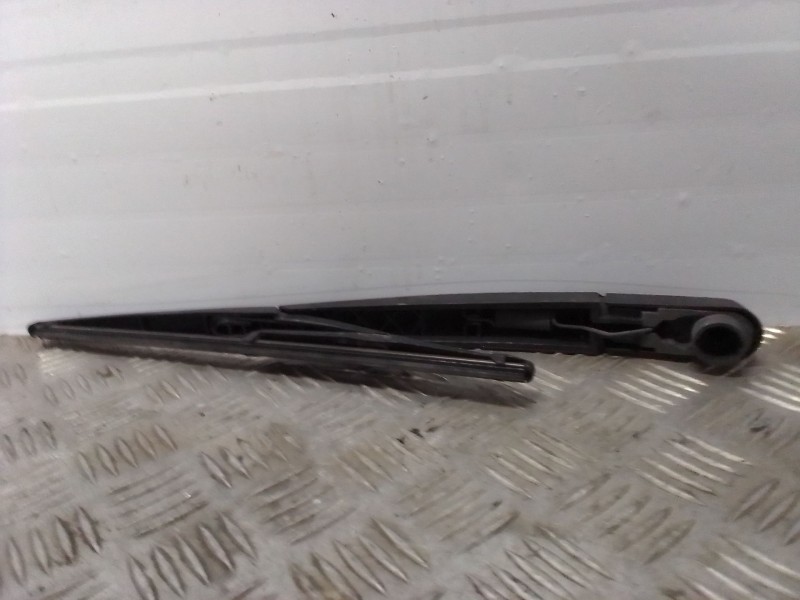 Recambio de brazo limpia trasero para renault clio grandtour referencia OEM IAM   