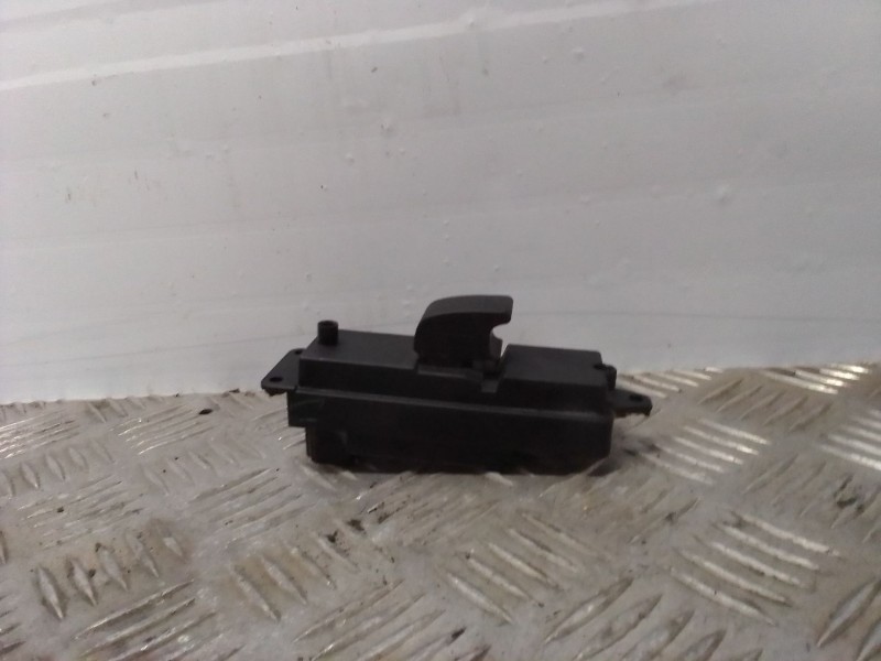 Recambio de mando elevalunas trasero derecho para mazda 3 berlina (bk) referencia OEM IAM 03123120  