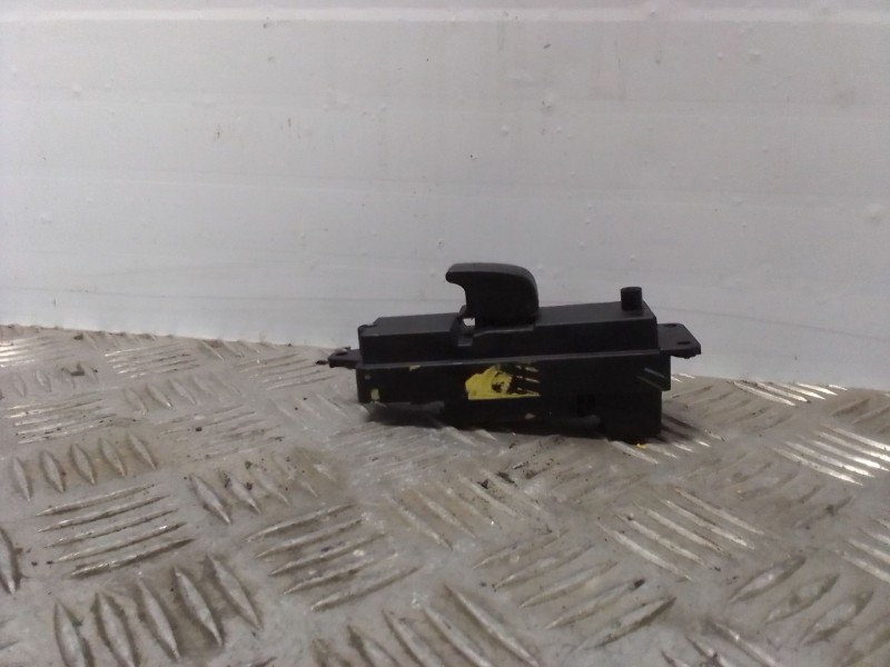 Recambio de mando elevalunas trasero derecho para mazda 3 berlina (bk) referencia OEM IAM 03123120  