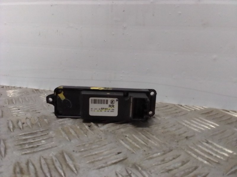 Recambio de mando elevalunas trasero derecho para mazda 3 berlina (bk) referencia OEM IAM 03123120  