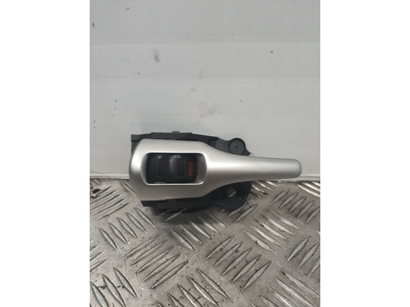 Recambio de maneta interior delantera izquierda para toyota auris referencia OEM IAM   