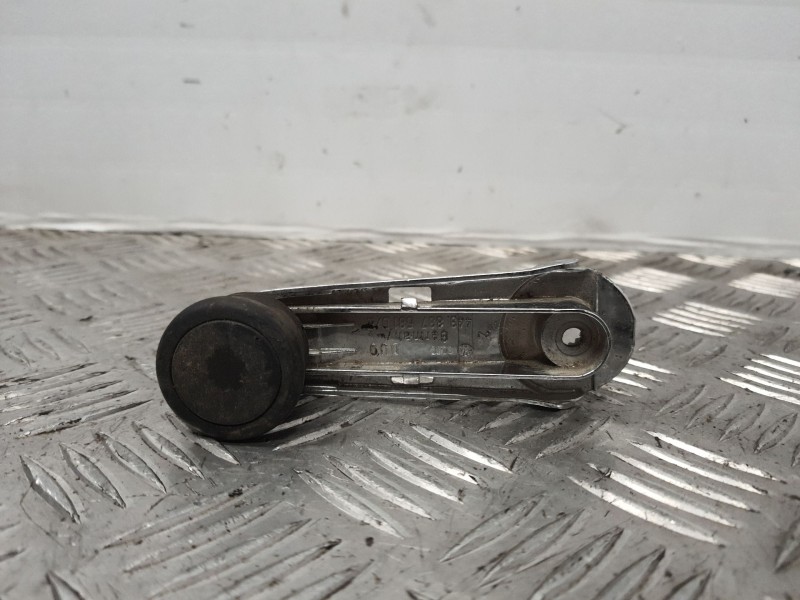 Recambio de maneta elevalunas trasera izquierda para audi 80 1.6 td referencia OEM IAM 443837581D  