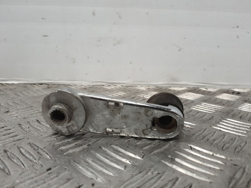 Recambio de maneta elevalunas trasera izquierda para audi 80 1.6 td referencia OEM IAM 443837581D  