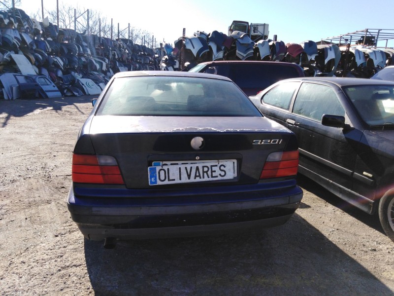 bmw serie 3 berlina (e36) del año 1990