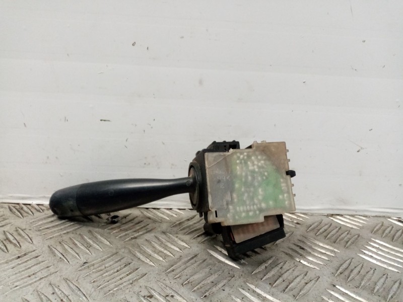 Recambio de mando limpia para toyota yaris (ncp1/nlp1/scp1) 1.0 cat referencia OEM IAM 8465252040  