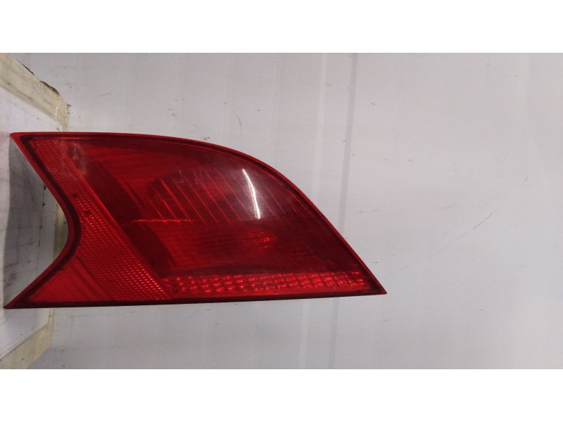 Recambio de piloto trasero derecho interior para  referencia OEM IAM 8E9945094  