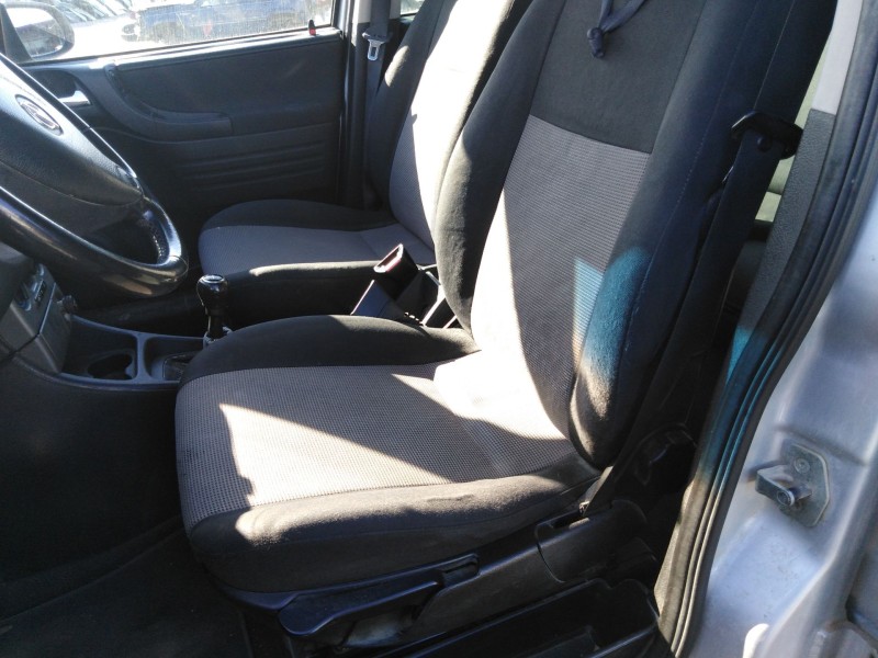opel zafira a monospace (t98) del año 2000