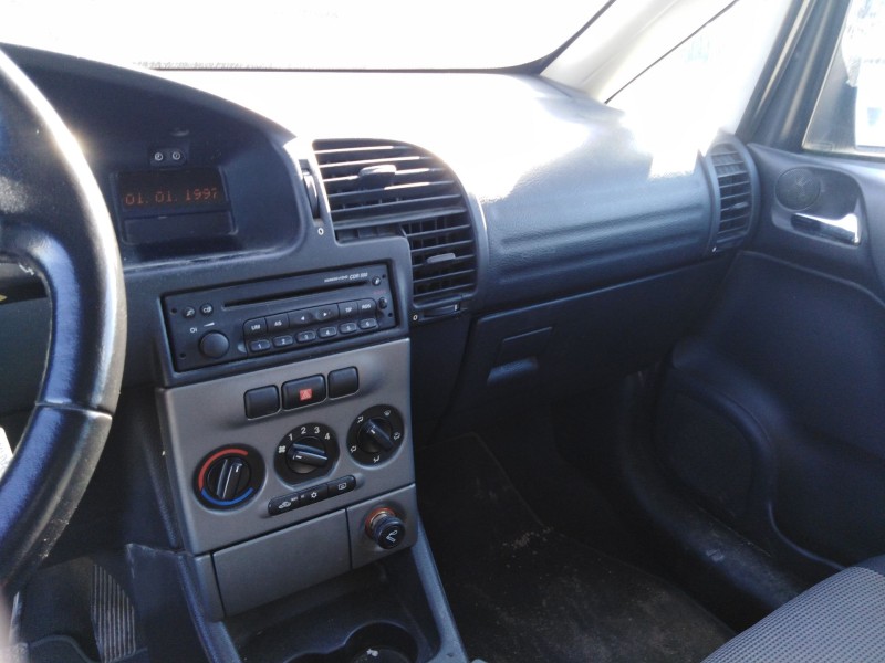 opel zafira a monospace (t98) del año 2000
