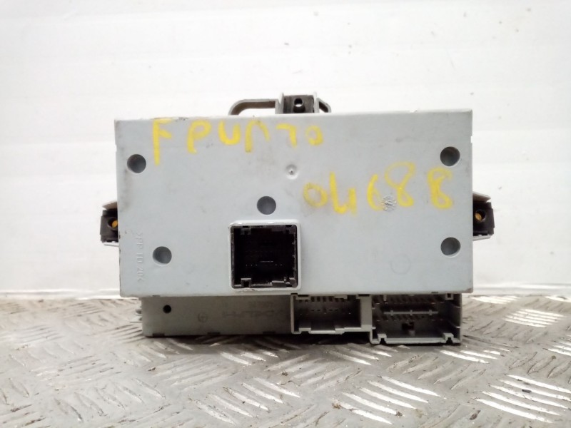 Recambio de caja reles / fusibles para fiat punto berlina (188) referencia OEM IAM 46817785  