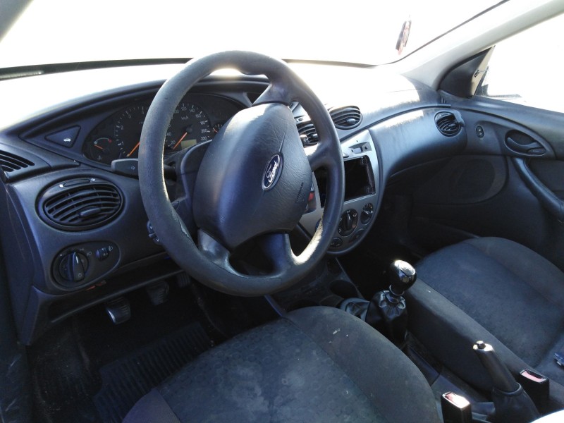 ford focus i sedán (dfw) del año 2001