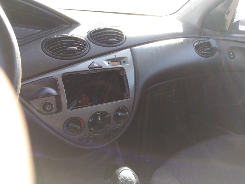 ford focus i sedán (dfw) del año 2001