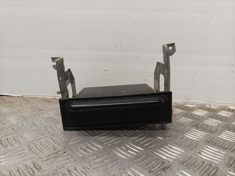 Recambio de guantera para nissan patrol gr (y60) referencia OEM IAM 6847544F00  