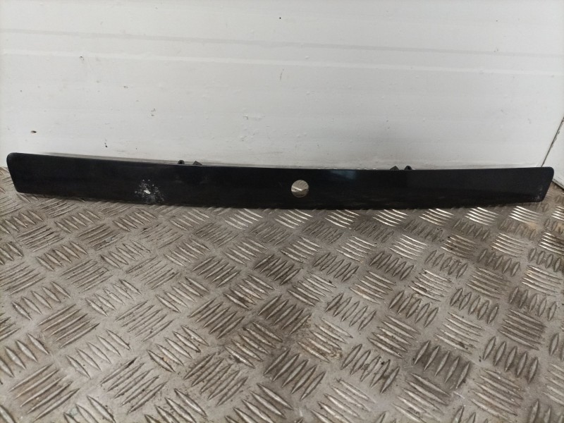 Recambio de moldura piloto matricula para audi a4 avant (b5) 1.9 tdi referencia OEM IAM   