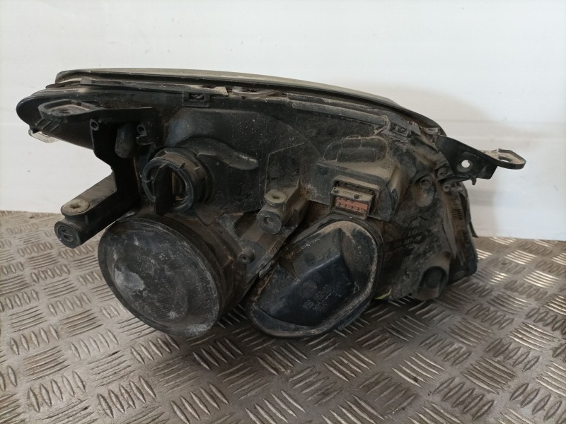 Recambio de faro izquierdo para opel vectra c berlina 2.0 dti referencia OEM IAM 15588700  