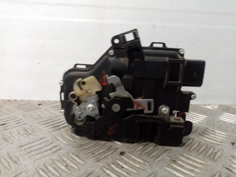 Recambio de cerradura puerta delantera izquierda para audi a6 berlina (4b2) referencia OEM IAM 401837015  