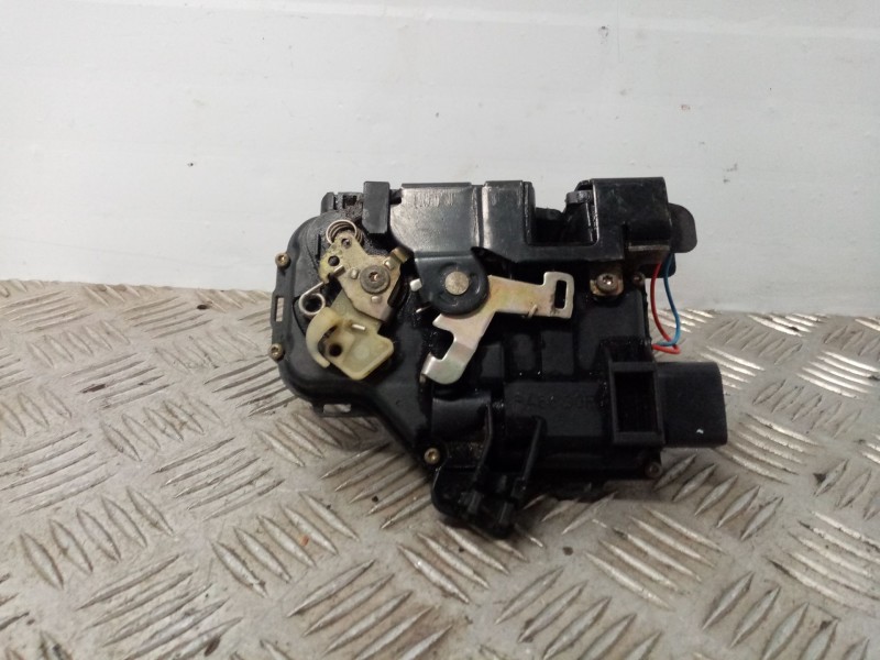 Recambio de cerradura puerta delantera derecha para audi a6 berlina (4b2) referencia OEM IAM   