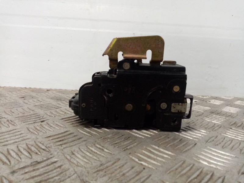 Recambio de cerradura puerta delantera derecha para audi a6 berlina (4b2) referencia OEM IAM   